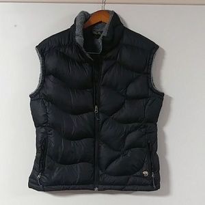 Mountain hardware, down vest.
